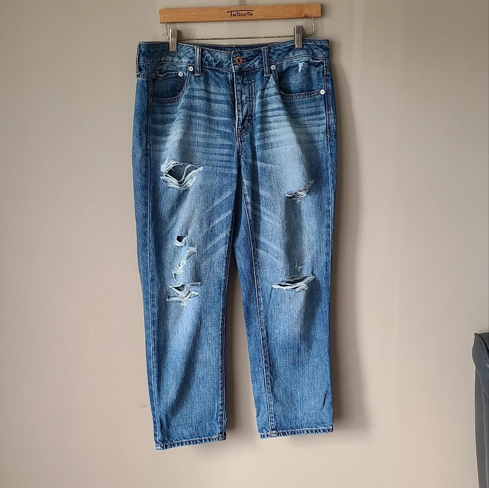 NWT American Eagle Outfitters Blue Denim ripped Jeans women's sz.10 boy crop